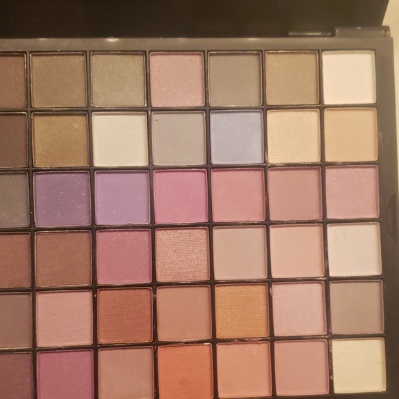 Eyeshadow palette - Picture 3 of 3